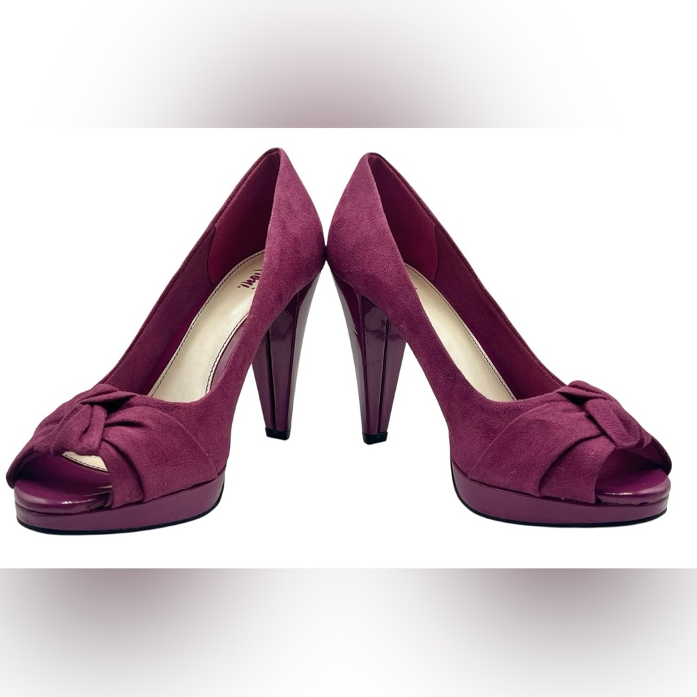 Women’s Fioni size 7 purple faux suede high heels